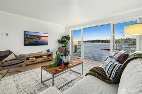 733 Lake St S #202, Kirkland, WA 98033
