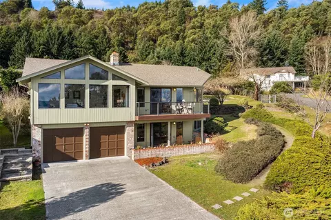 25755 SW Gold Beach Dr, Vashon, WA 98070