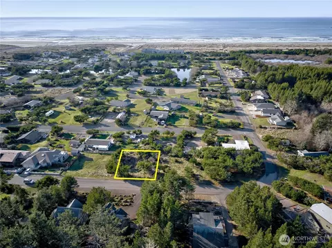35509 J Pl, Ocean Park, WA 98640