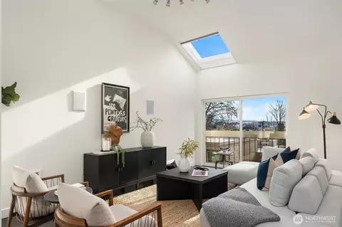 202 W Olympic Pl #405, Seattle, WA 98119