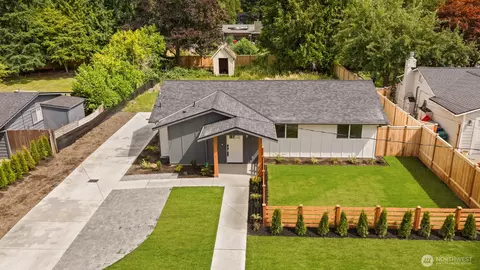 8708 NE 140th St #A, Kirkland, WA 98034