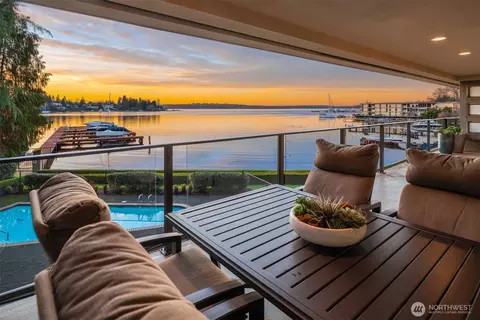 4437 Lake Washington Blvd NE #202, Kirkland, WA 98033