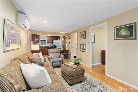 Living - 112 Barbara Ln, Everett, WA 98203 photo 4 of 4