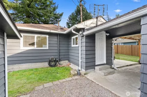 Exterior - 112 Barbara Ln, Everett, WA 98203 photo 4 of 7