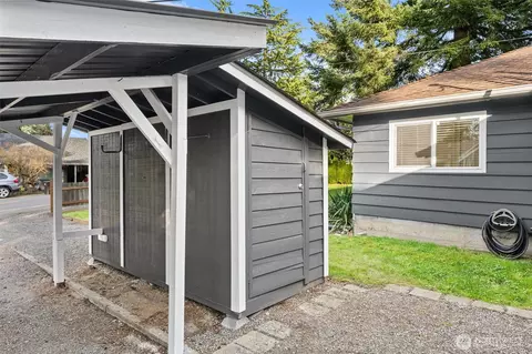 Exterior - 112 Barbara Ln, Everett, WA 98203 photo 5 of 7