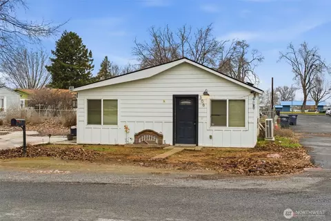 306 E 5th Ave, Warden, WA 98857