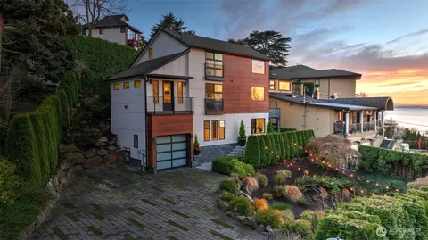 4527 W Raye St, Seattle, WA 98199