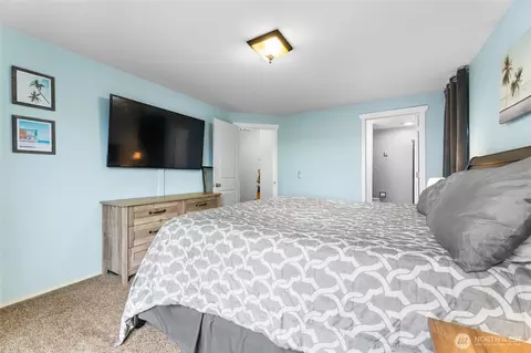 Bedroom - 901 Bathke Ave, Enumclaw, WA 98022 photo 2 of 4