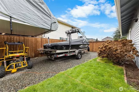 Exterior - 901 Bathke Ave, Enumclaw, WA 98022 photo 4 of 7