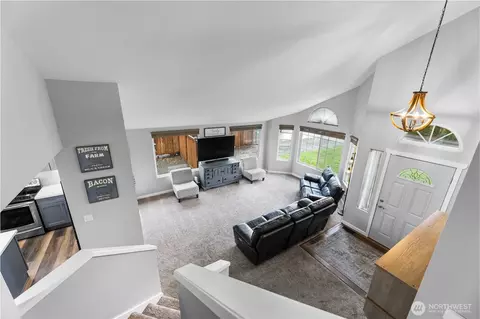 Entry Way - 901 Bathke Ave, Enumclaw, WA 98022 photo 5 of 5