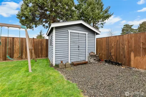 Exterior - 901 Bathke Ave, Enumclaw, WA 98022 photo 5 of 7