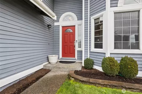 Entry Way - 901 Bathke Ave, Enumclaw, WA 98022 photo 1 of 5