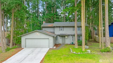 763 SW 10th Ct, Oak Harbor, WA 98277