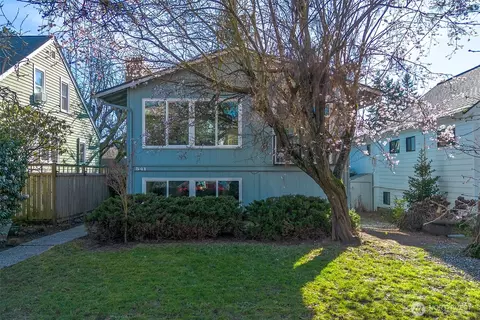 541 N 75th St, Seattle, WA 98103 photo 2