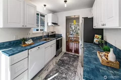541 N 75th St, Seattle, WA 98103 photo 8