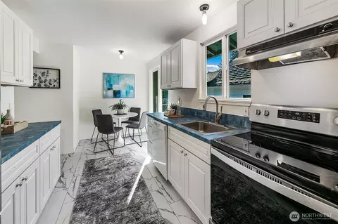 541 N 75th St, Seattle, WA 98103 photo 9