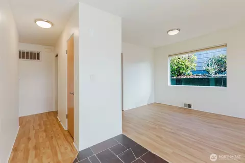 Living - 2110 E 17th St, Bremerton, WA 98310 photo 6 of 6
