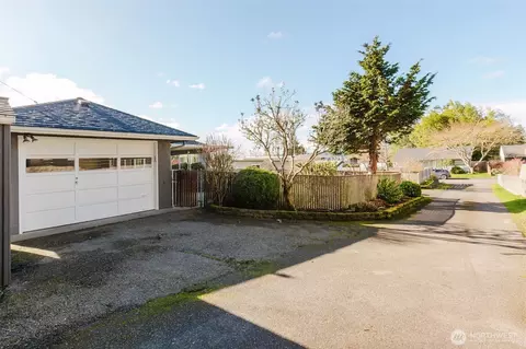 Exterior - 2110 E 17th St, Bremerton, WA 98310 photo 6 of 11