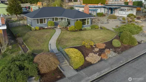 2110 E 17th St, Bremerton, WA 98310