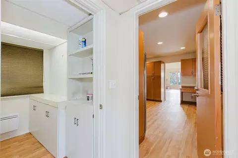 Entry Way - 2110 E 17th St, Bremerton, WA 98310 photo 1 of 2