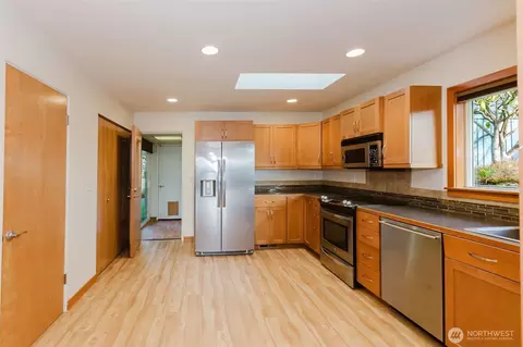 Kitchen - 2110 E 17th St, Bremerton, WA 98310 photo 2 of 2
