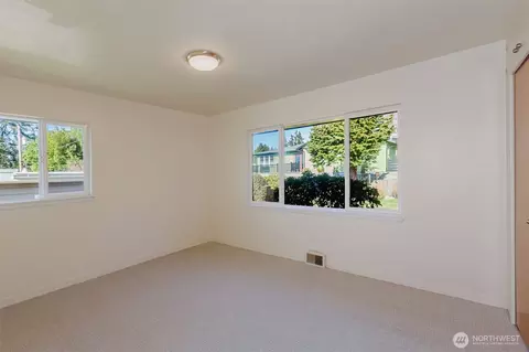 Bedroom - 2110 E 17th St, Bremerton, WA 98310 photo 2 of 6