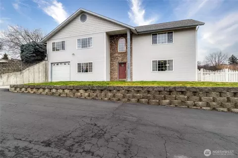 1525 SE Valley View Ter, College Place, WA 99324