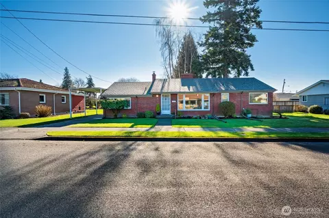 1704 Rainier St, Sumner, WA 98390