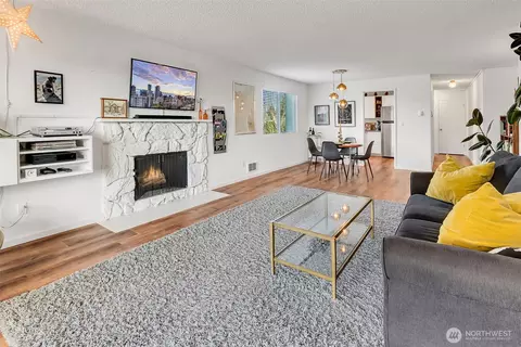 8000 28th Ave NW #320, Seattle, WA 98117