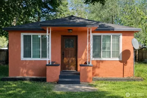 212 4th St W, Tonasket, WA 98855