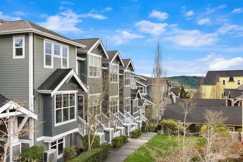 1848 NE Kenyon Ct, Issaquah, WA 98029