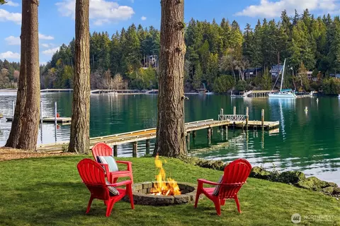 11710 Arrow Point Dr NE, Bainbridge Island, WA 98110