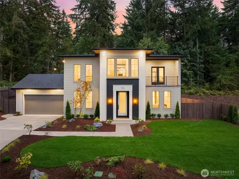 710 Chris David Dr, Steilacoom, WA 98388