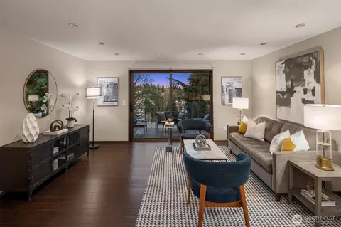 5220 21st Ave NE #2, Seattle, WA 98105