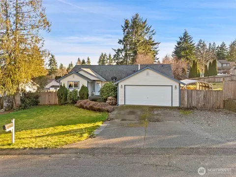120 Skylark Ct, Allyn, WA 98524