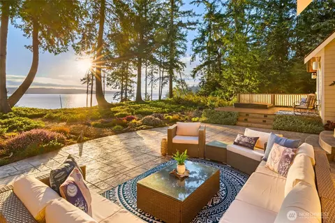 2527 Bretland Rd, Camano Island, WA 98282