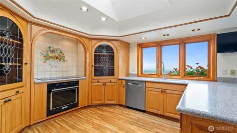 Kitchen - 31 Rangeview Rd, Othello, WA 99344 photo 2 of 6