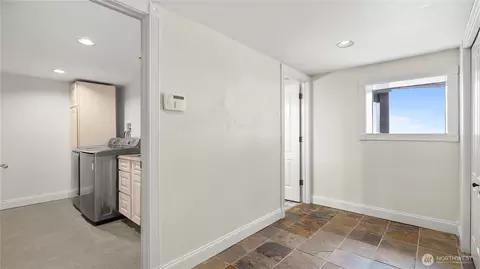 Entry Way - 31 Rangeview Rd, Othello, WA 99344 photo 4 of 4