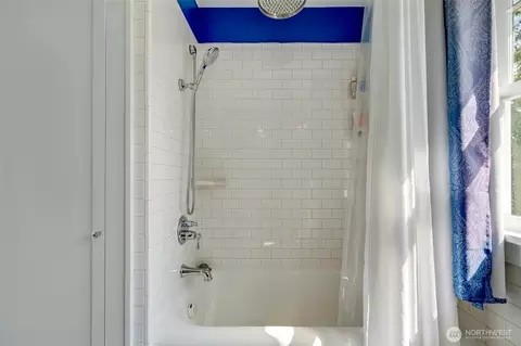 Bath - 4918 S 3rd Ave, Everett, WA 98203 photo 3 of 3