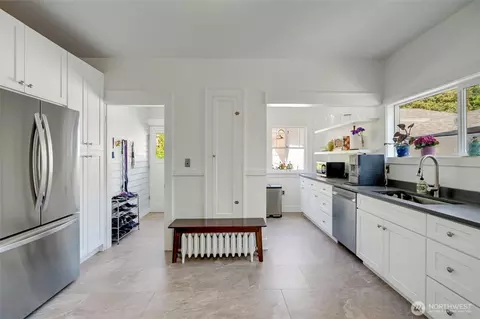 Kitchen - 4918 S 3rd Ave, Everett, WA 98203 photo 4 of 4
