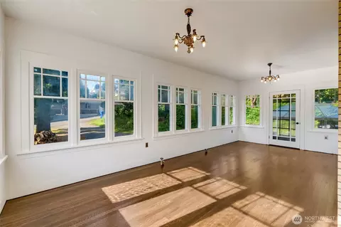 Living - 4918 S 3rd Ave, Everett, WA 98203 photo 5 of 8