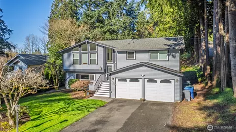 3718 NE 189th Pl, Lake Forest Park, WA 98155