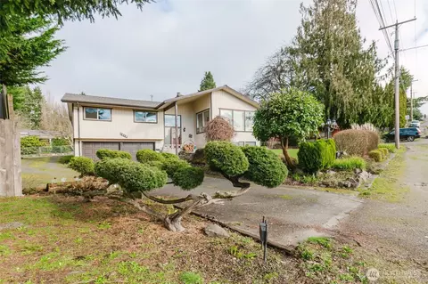 1412 Sheridan Rd, Bremerton, WA 98310