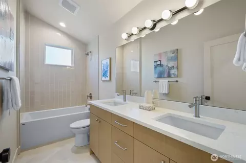 4136 Eastern Ave N, Seattle, WA 98103 photo 25