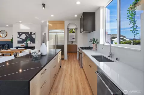 4136 Eastern Ave N, Seattle, WA 98103 photo 8