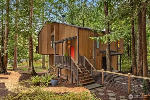 8240 NE Baker Hill Rd, Bainbridge Island, WA 98110
