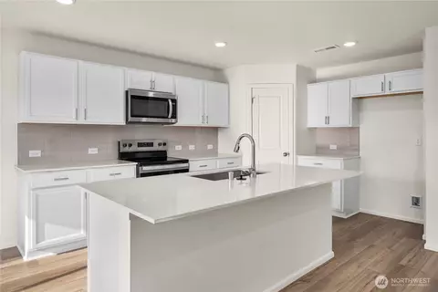 Kitchen - 117 Willowbrook Dr, Chehalis, WA 98532 photo 1 of 2