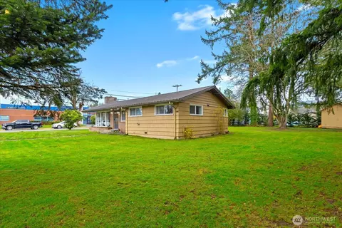 Exterior - 712 3rd St, Sultan, WA 98294 photo 4 of 10