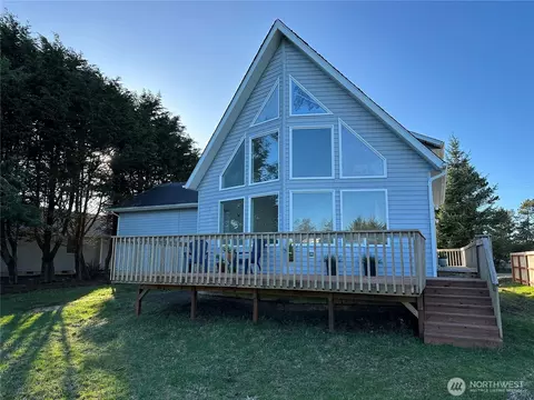 570 Canal Dr NE, Ocean Shores, WA 98569