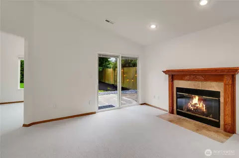 Living - 13823 54th Ave SE, Everett, WA 98208 photo 4 of 4